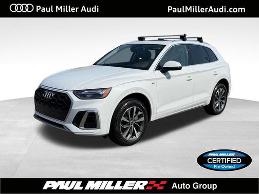Glacier White Metallic 2023 Audi Q5 45 S line quattro Premium