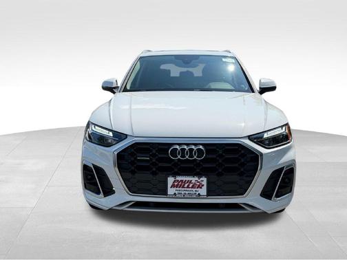 Glacier White Metallic 2023 Audi Q5 45 S line quattro Premium