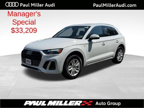 Glacier White Metallic 2023 Audi Q5 45 S line quattro Premium