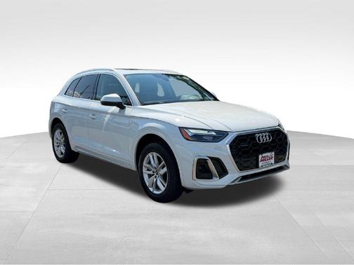 Glacier White Metallic 2023 Audi Q5 45 S line quattro Premium