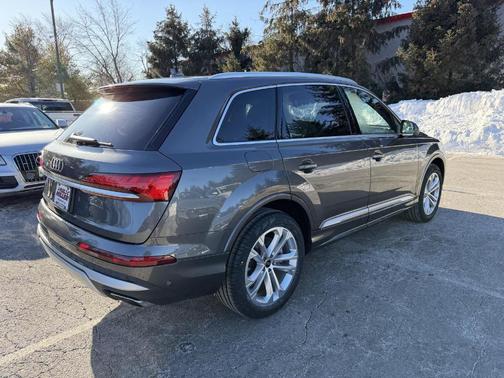 2025 Audi Q7 45 Premium