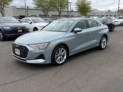 Arrow Gray Pearl Effect 2026 Audi A3 2.0T Premium