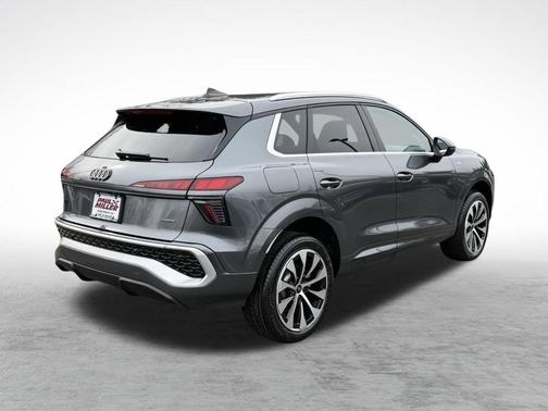 Daytona Gray Pearl 2026 Audi Q3 S line