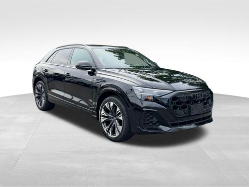 Mythos Black Metallic 2026 Audi Q8