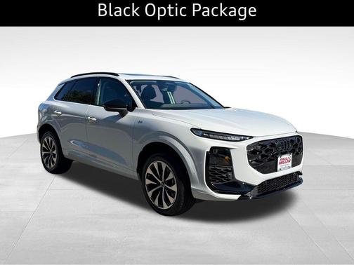 Glacier White Metallic 2026 Audi Q3 S line