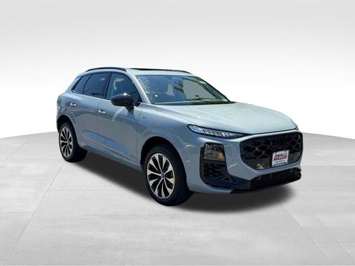 Arrow Gray Pearl 2026 Audi Q3 S line