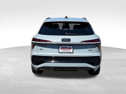 Arrow Gray Pearl 2026 Audi Q3 S line