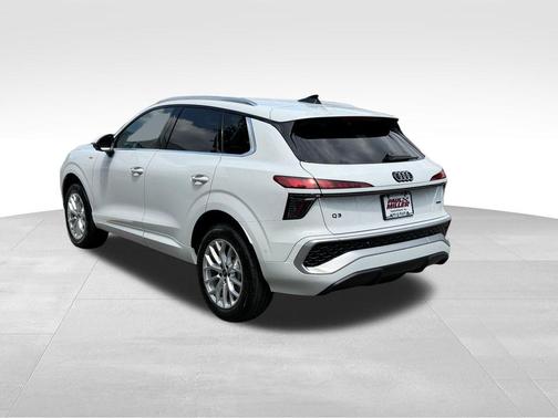 Glacier White Metallic 2026 Audi Q3 S line