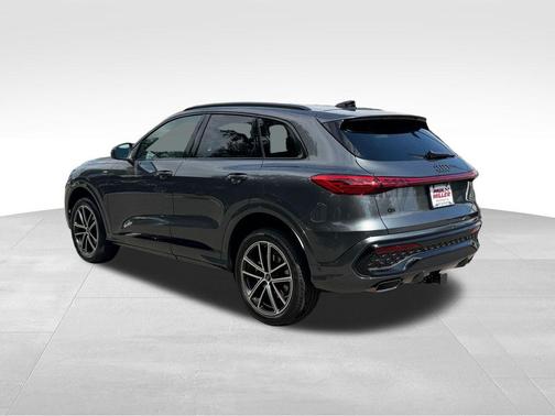 Daytona Gray Pearl 2026 Audi Q5 PLUS