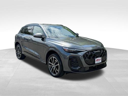 Daytona Gray Pearl 2026 Audi Q5 PLUS