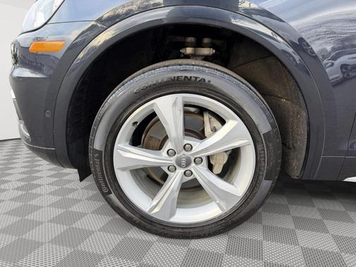 Moonlight Blue Metallic 2020 Audi Q5 45 Prestige