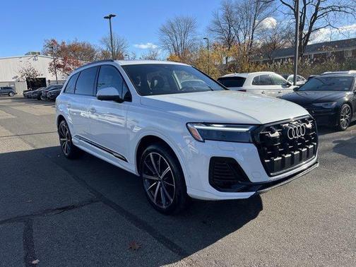 2025 Audi Q7 45 Premium Plus