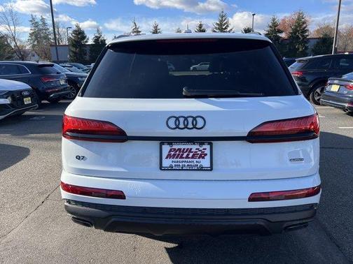 2025 Audi Q7 45 Premium Plus