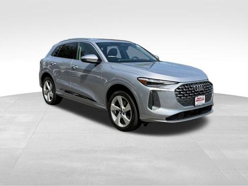 Florett Silver Metallic 2025 Audi Q5 2.0T quattro Premium