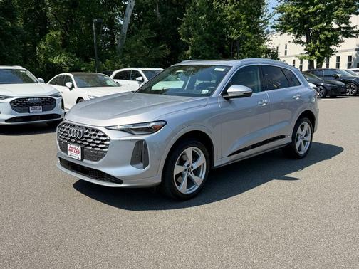 Florett Silver Metallic 2025 Audi Q5 2.0T quattro Premium
