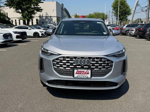 Florett Silver Metallic 2025 Audi Q5 2.0T quattro Premium