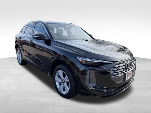 Mythos Black Metallic 2025 Audi Q5 2.0T quattro Premium