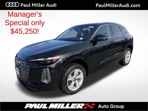 Mythos Black Metallic 2025 Audi Q5 2.0T quattro Premium