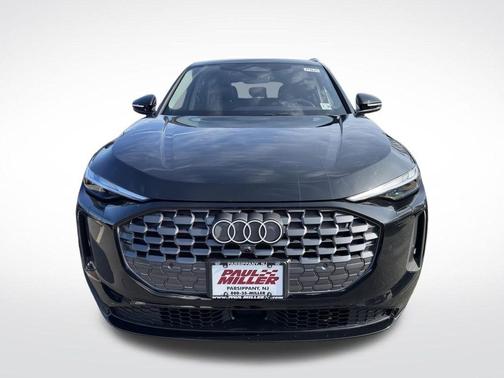 Mythos Black Metallic 2025 Audi Q5 2.0T quattro Premium