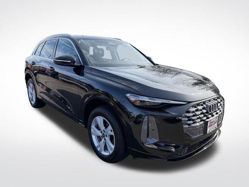 Mythos Black Metallic 2025 Audi Q5 2.0T quattro Premium