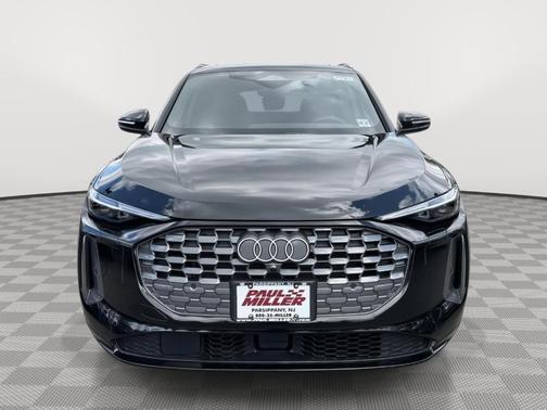 Mythos Black Metallic 2025 Audi Q5 2.0T quattro Premium