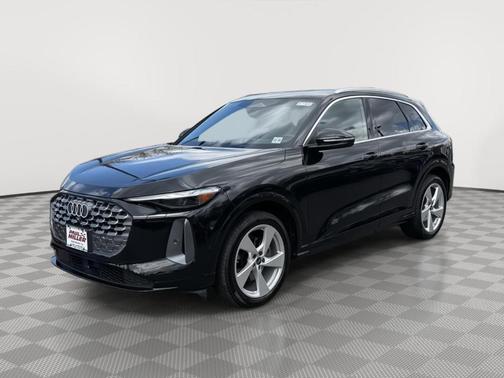 Mythos Black Metallic 2025 Audi Q5 2.0T quattro Premium