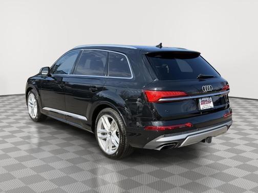 Mythos Black Metallic 2025 Audi Q7 55 Premium Plus