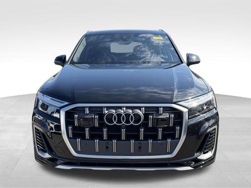 Mythos Black Metallic 2025 Audi Q7 55 Premium Plus