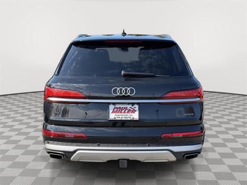 Mythos Black Metallic 2025 Audi Q7 55 Premium Plus