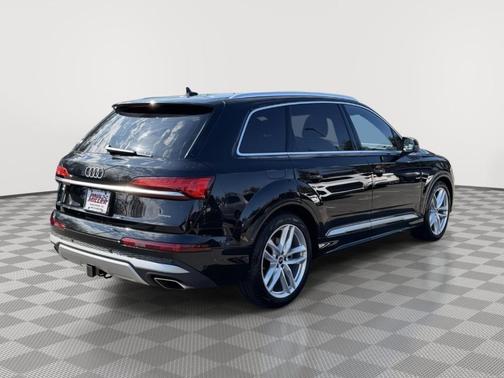 Mythos Black Metallic 2025 Audi Q7 55 Premium Plus