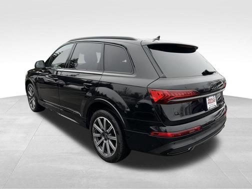 Mythos Black Metallic 2023 Audi Q7 45 Premium Plus
