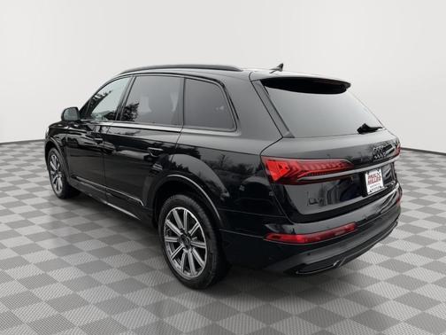 2023 Audi Q7 45 Premium Plus