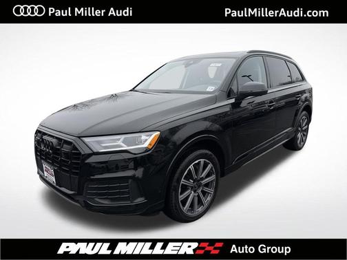 Mythos Black Metallic 2023 Audi Q7 45 Premium Plus