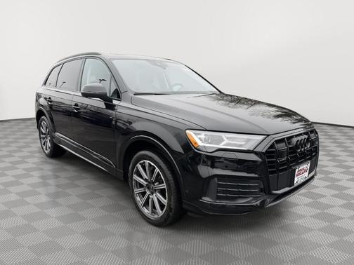 2023 Audi Q7 45 Premium Plus