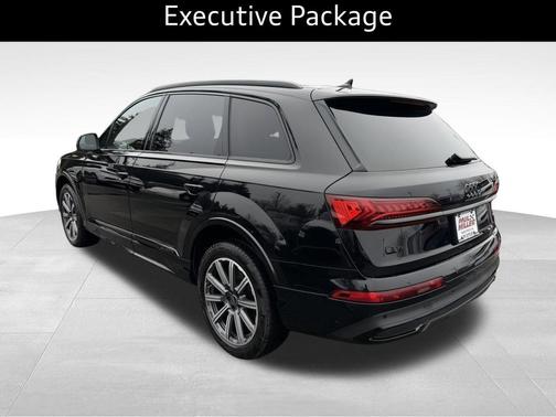 Mythos Black Metallic 2023 Audi Q7 45 Premium Plus