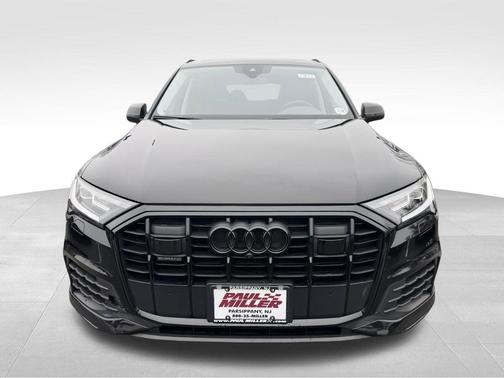 Mythos Black Metallic 2023 Audi Q7 45 Premium Plus