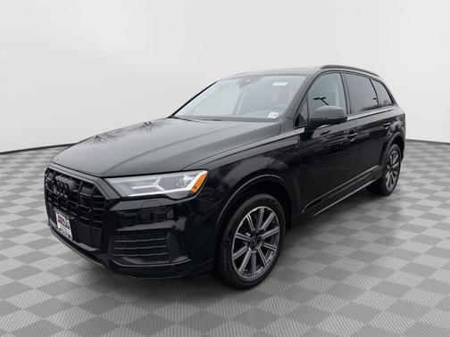 2023 Audi Q7 45 Premium Plus
