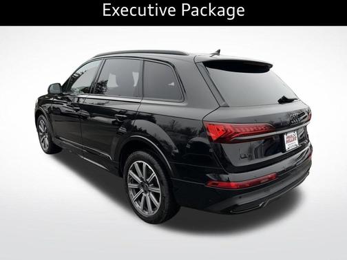 Mythos Black Metallic 2023 Audi Q7 45 Premium Plus