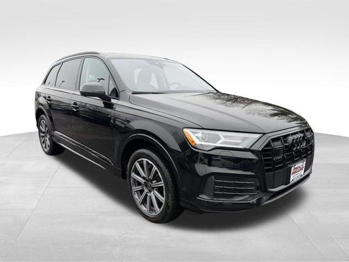 Mythos Black Metallic 2023 Audi Q7 45 Premium Plus