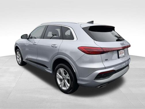 Florett Silver Metallic 2025 Audi Q5 2.0T quattro Premium