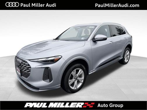 Florett Silver Metallic 2025 Audi Q5 2.0T quattro Premium