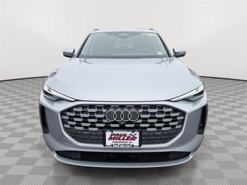 Florett Silver Metallic 2025 Audi Q5 2.0T quattro Premium