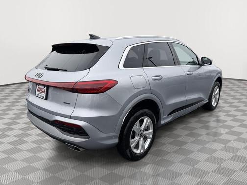 Florett Silver Metallic 2025 Audi Q5 2.0T quattro Premium