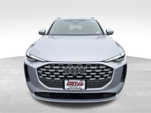 Florett Silver Metallic 2025 Audi Q5 2.0T quattro Premium