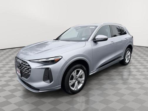 Florett Silver Metallic 2025 Audi Q5 2.0T quattro Premium