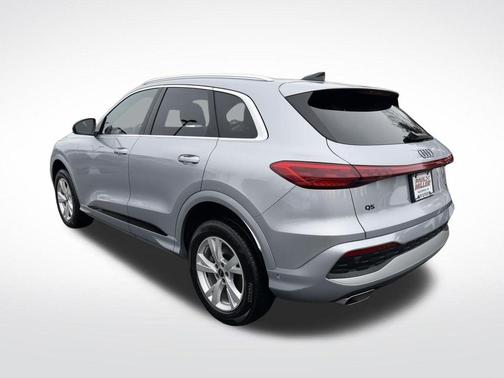 Florett Silver Metallic 2025 Audi Q5 2.0T quattro Premium
