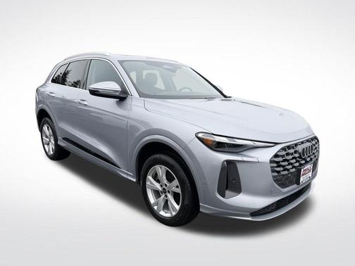 Florett Silver Metallic 2025 Audi Q5 2.0T quattro Premium