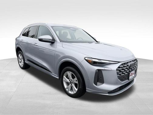 Florett Silver Metallic 2025 Audi Q5 2.0T quattro Premium