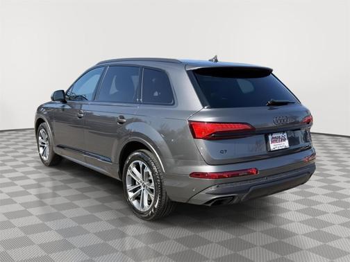 Samurai Gray Metallic 2025 Audi Q7 45 Premium