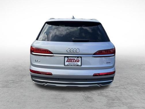 2022 Audi Q7 45 Premium Plus